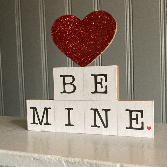 NWT BE MINE Glittered Red ❤️ Stacked Block Letters Wooden Decoration Sign - Picture 8 of 9